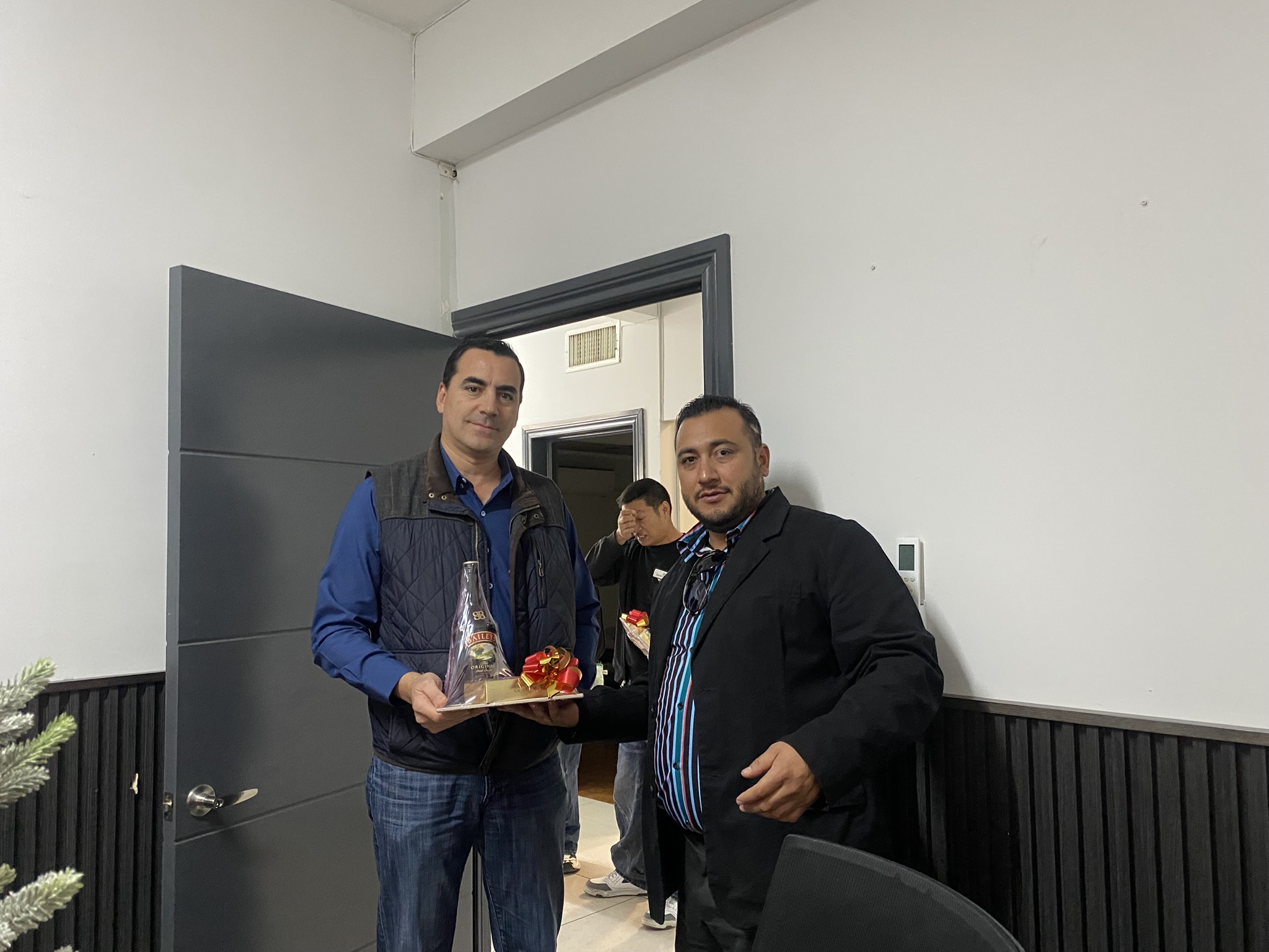 Cliente satisfecho con su nueva casa en Parral